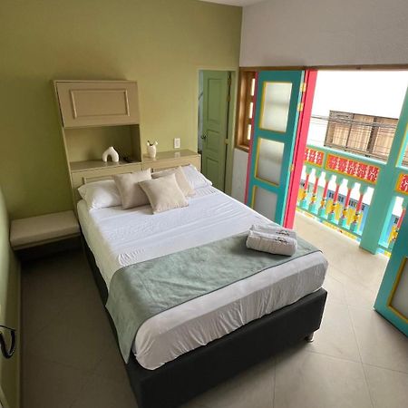 Hotel Chromatic Гуатапе Экстерьер фото