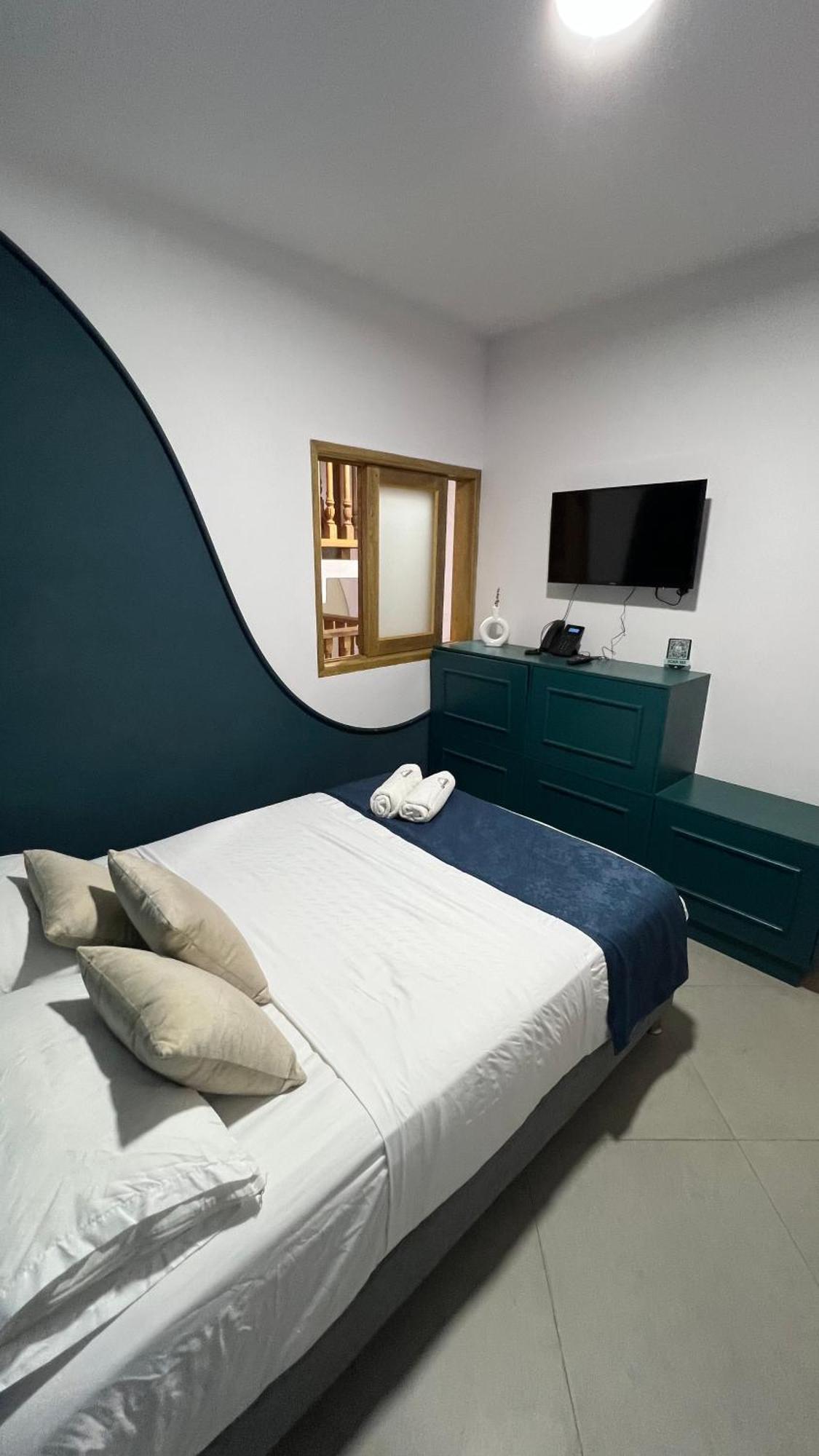 Hotel Chromatic Гуатапе Экстерьер фото