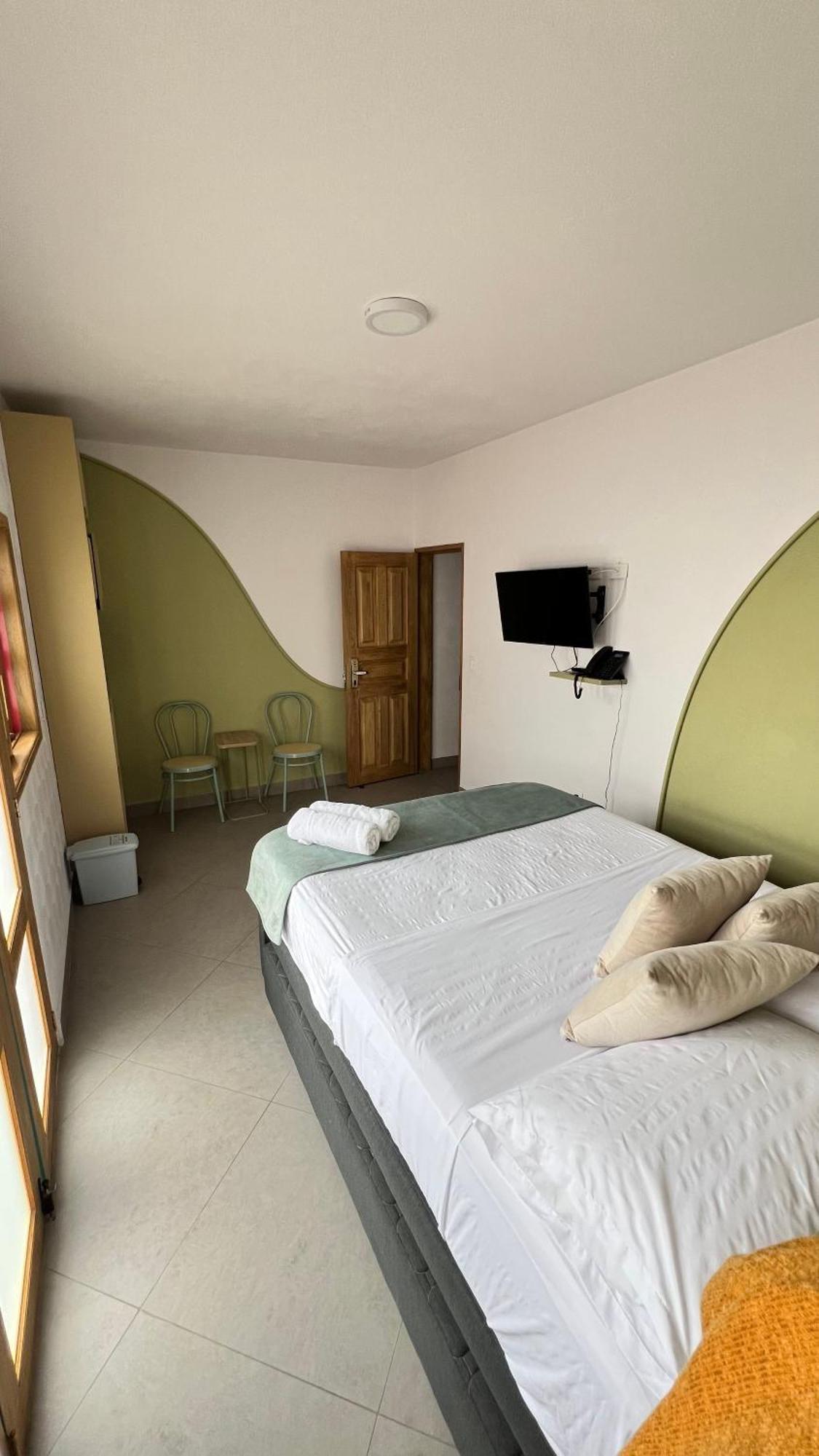 Hotel Chromatic Гуатапе Экстерьер фото