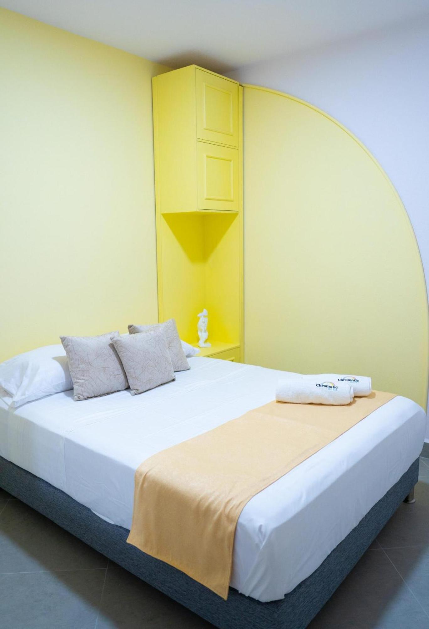 Hotel Chromatic Гуатапе Экстерьер фото
