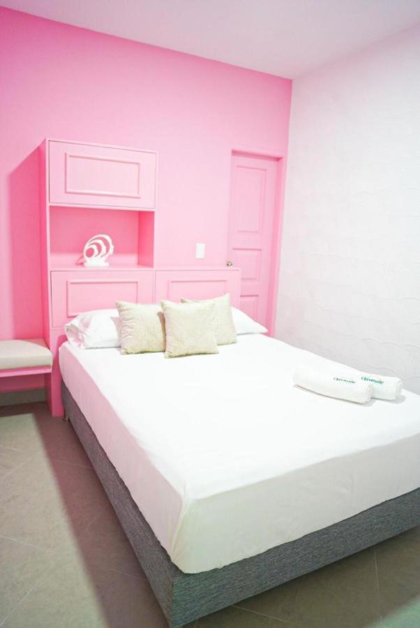 Hotel Chromatic Гуатапе Экстерьер фото